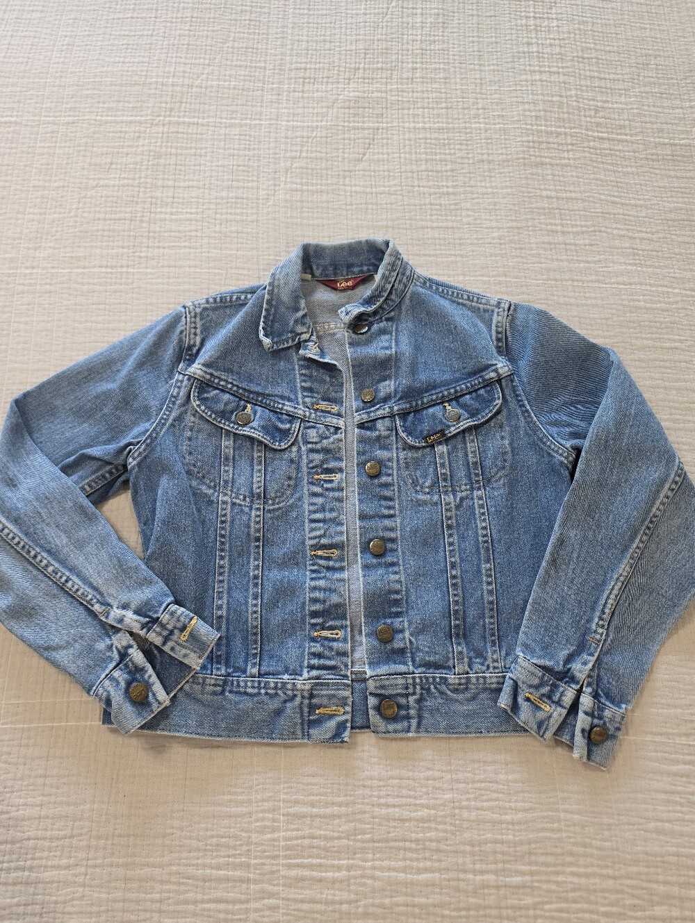 Classic vintage Lee Riders denim jacket in a timeless light wash. Features a but